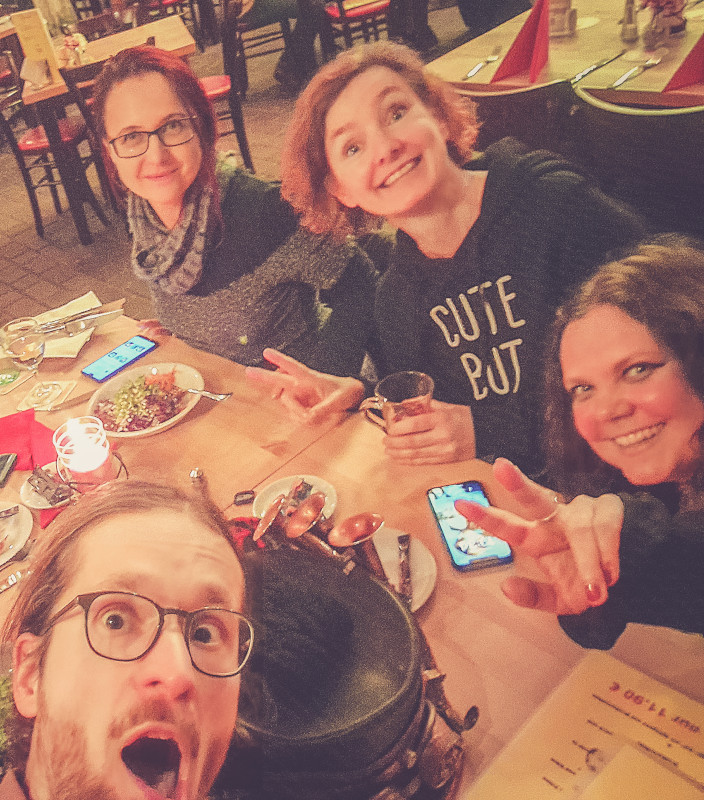 Gruppenselfie im Restaurant