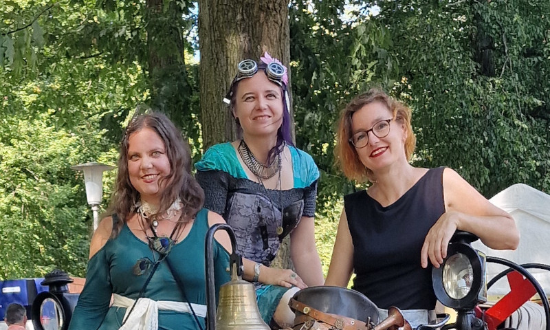Missy K, Lucinde el Aya und die Lady of Glencoe auf dem Steamrose Festival
